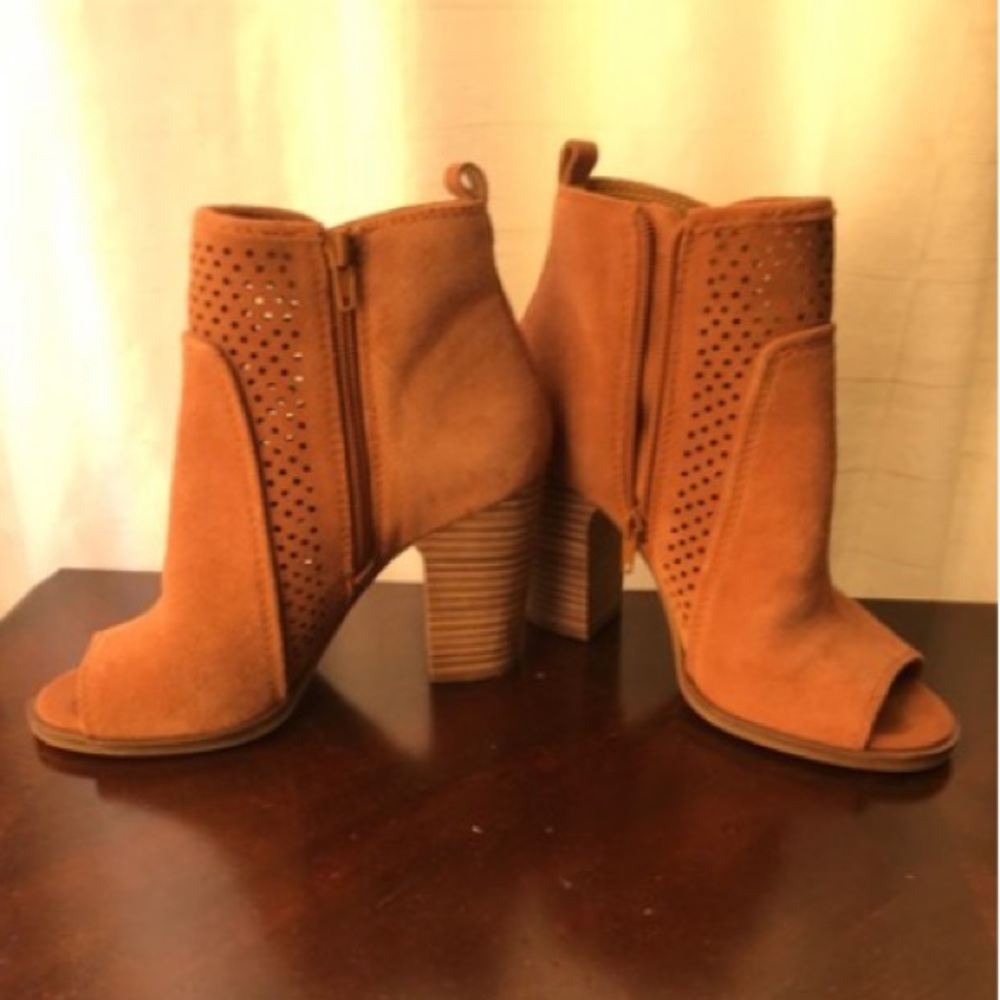 Boots - Picture 2 of 3